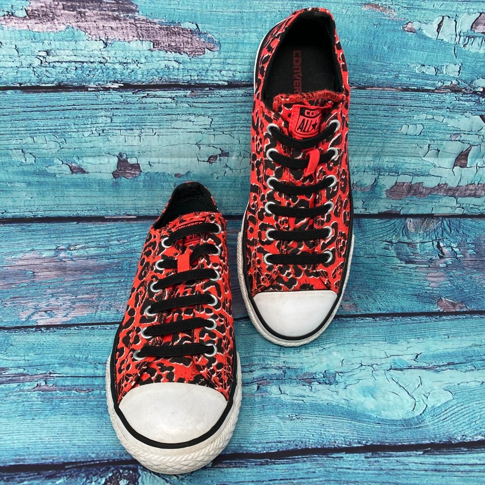 Pink and black leopard converse.